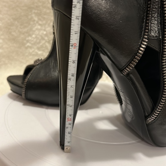 EEUC Alexander McQueen Black Leather Skull Peep-Toe Ankle Boots Size 36.5 (6.5) - Picture 11 of 12